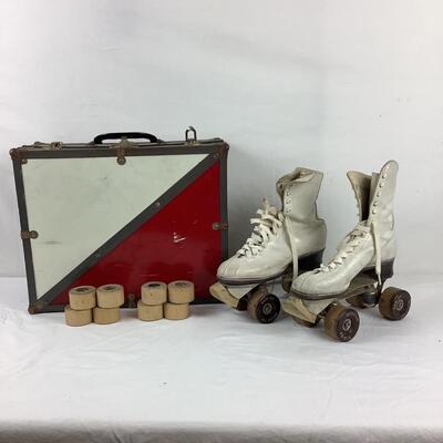 5226 Pair of Vintage Cleveland Skate Co Roller Blades
