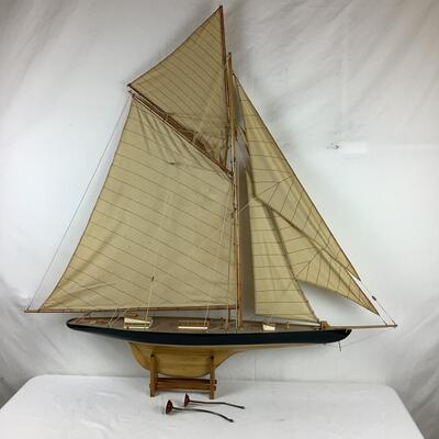 5229 Vintage Sailboat Model