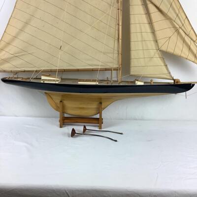 5229 Vintage Sailboat Model