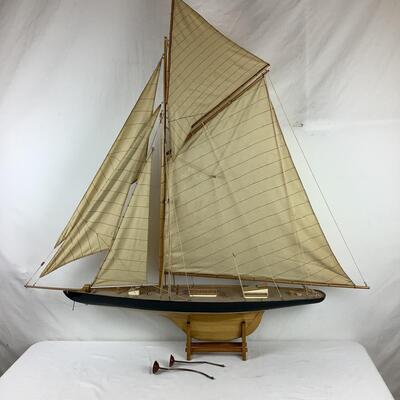 5229 Vintage Sailboat Model