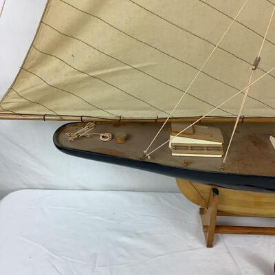 5229 Vintage Sailboat Model