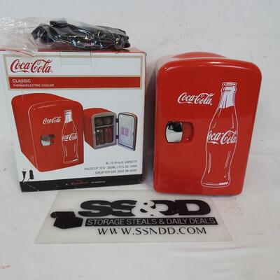 Coca Cola Mini Fridge,-Hold Up To 6 12oz Cans-Doesn't Work