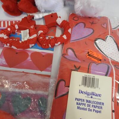 Valentine's Lot: Wilton Cake Pan, Make-Up Bag, Loot Bags, Gift Bags,Stuffed Toys