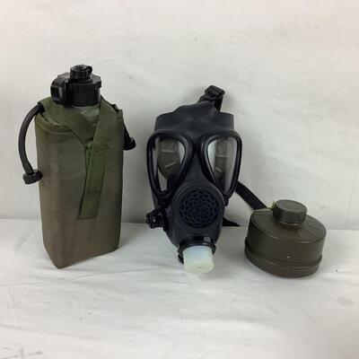 5250 New Israeli Military M-15 Gas Mask with 2/ Canisters & Water Bottle