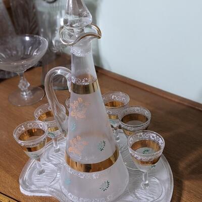 Beautiful Vintage Cordial Set, Great Condition