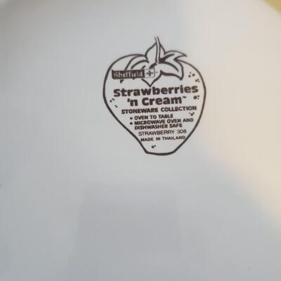 3 Sheffield Dinner Plate Strawberries N Cream Stoneware 10 5/8" diameter