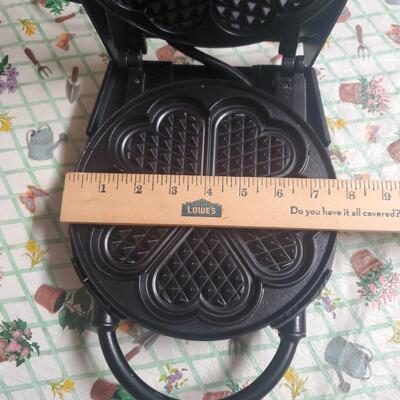 VillaWare Heart Waffle Maker 3100