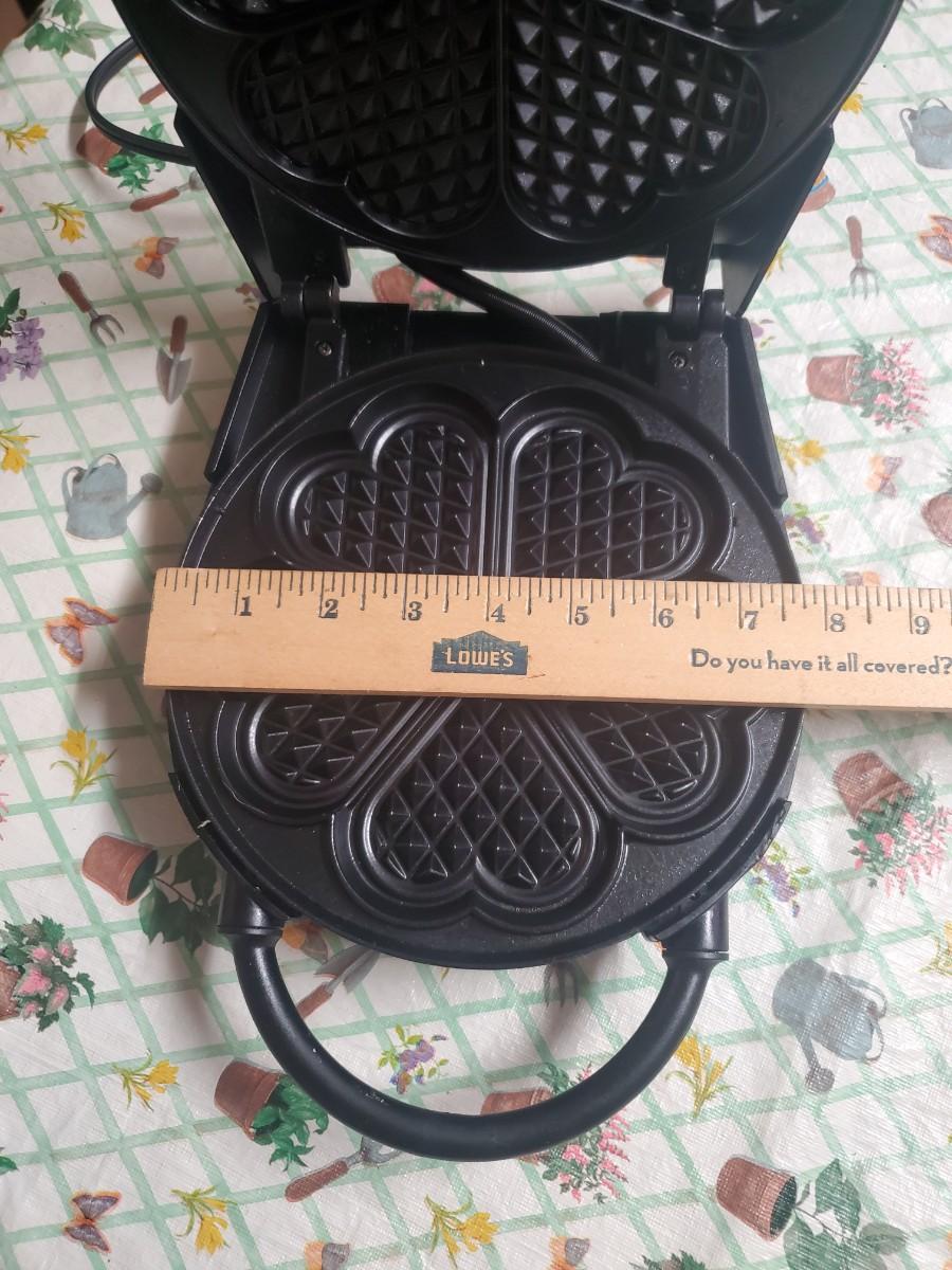 VillaWare Heart Waffle Maker 3100