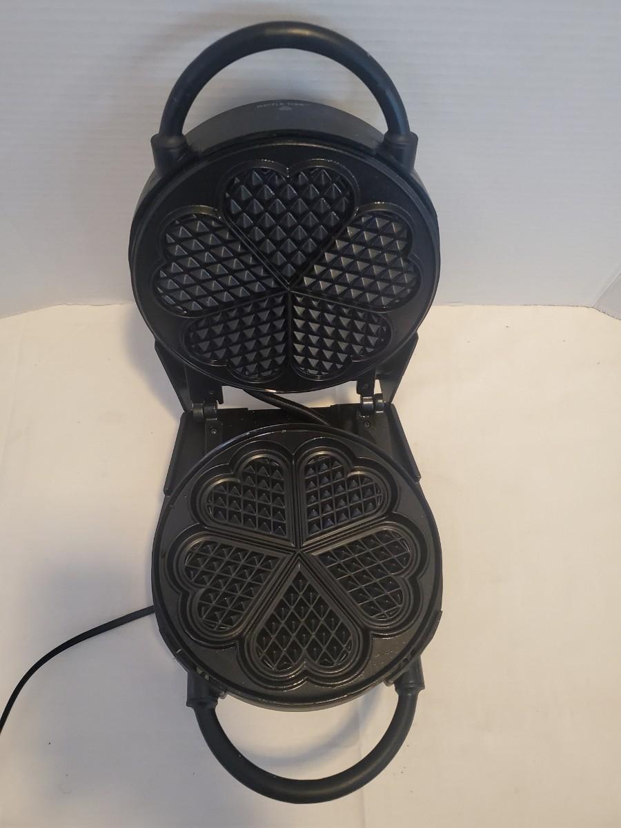 VillaWare Heart Waffle Maker 3100