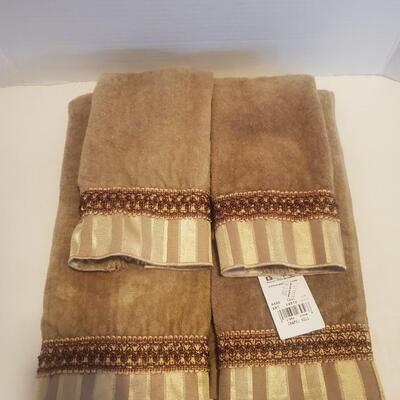 New 4 Piece Decorative Towel Set