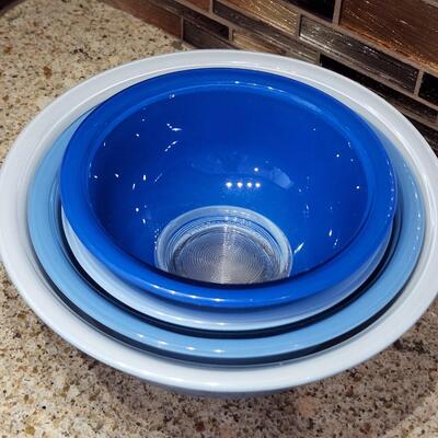 Lot of 4 Colorful Pyrex Mixing Bowls