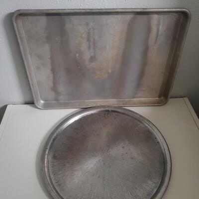 2 Baking Pans