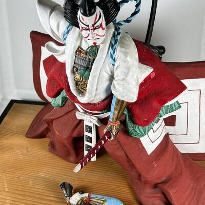 Hakata #5143 Shintencho Minamidori Samurai  with stand, statue
