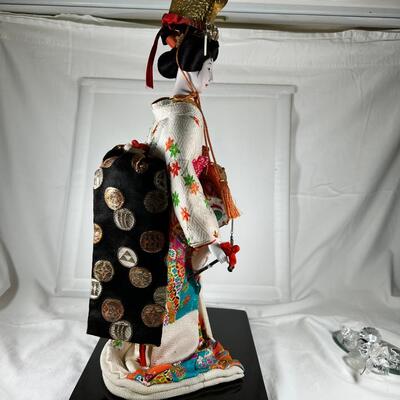 1960s Hakata geisha resin statue beauitful Kimono 19"