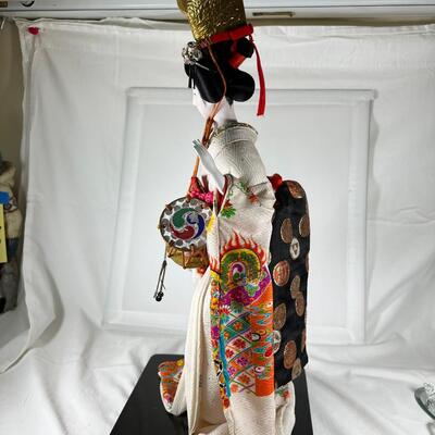 1960s Hakata geisha resin statue beauitful Kimono 19"