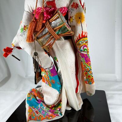 1960s Hakata geisha resin statue beauitful Kimono 19"