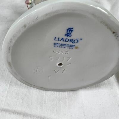 LLadro #521 Porcelain glazed Pigtail girl with bird  7.5" tall no box