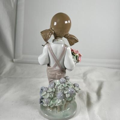 LLadro #521 Porcelain glazed Pigtail girl with bird  7.5" tall no box