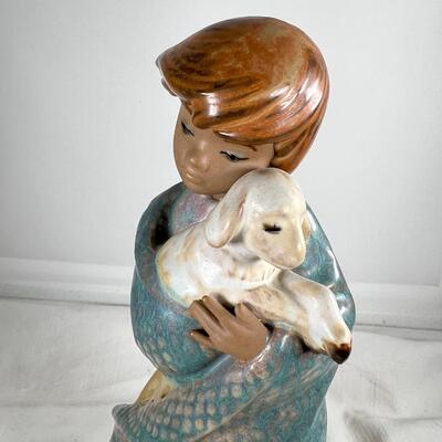 LLAdro #2161 Girl with Lamb 9" stoneware No Box