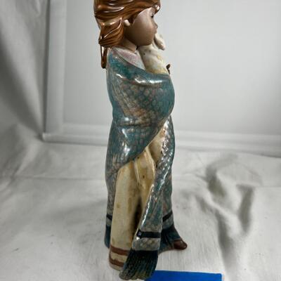 LLAdro #2161 Girl with Lamb 9" stoneware No Box