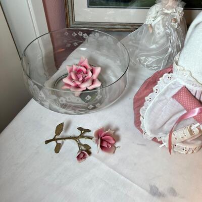 Teddy bears, Precious Moments lamp, ceramic roses in an etched glass dish