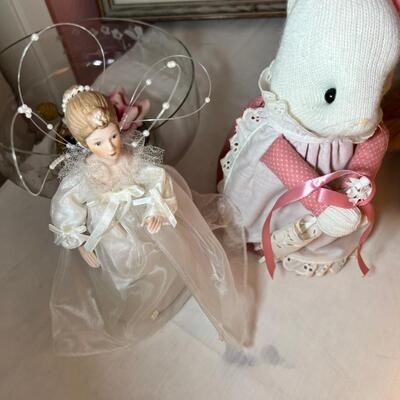 Teddy bears, Precious Moments lamp, ceramic roses in an etched glass dish