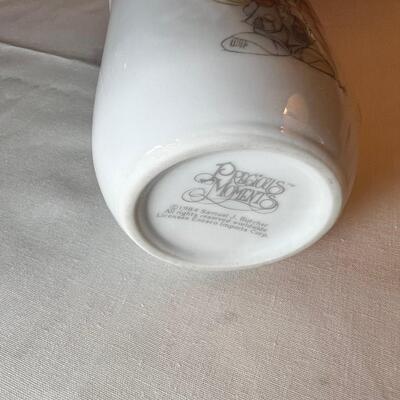 Teddy bears, Precious Moments lamp, ceramic roses in an etched glass dish