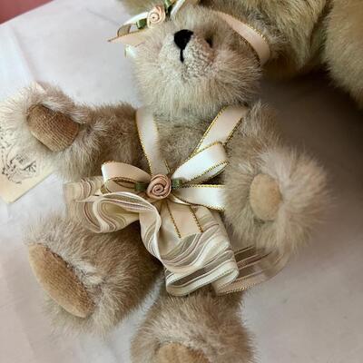 Teddy bears, Precious Moments lamp, ceramic roses in an etched glass dish