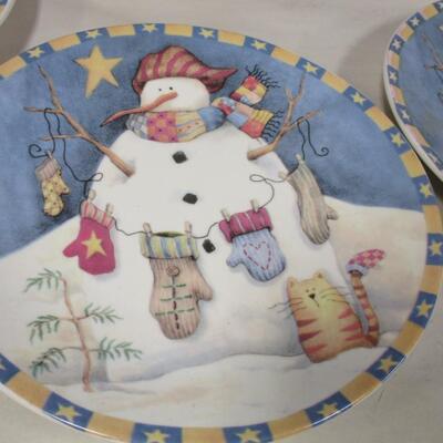 Winter Wonderland Christmas Plates & Decor
