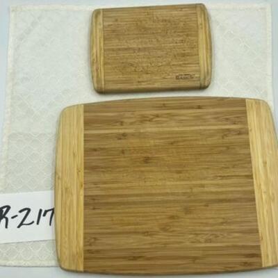 2 Wooden Cutting Boards