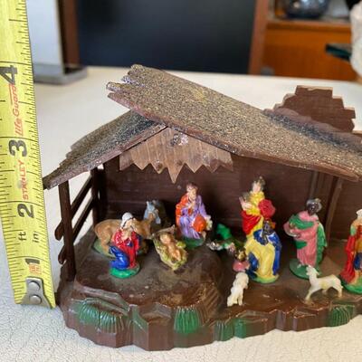 Holiday -~ Vintage Nativity Set