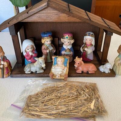 Vintage 12 piece  Nativity Set