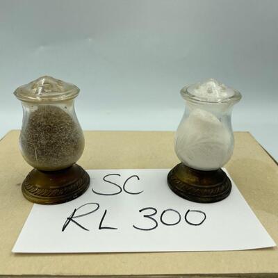 Quaker silver Co salt and pepper shakers