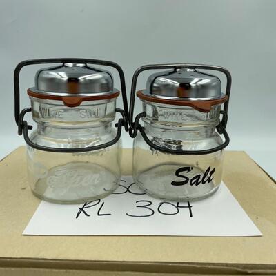 Moor Manâ€™s salt and pepper shakers