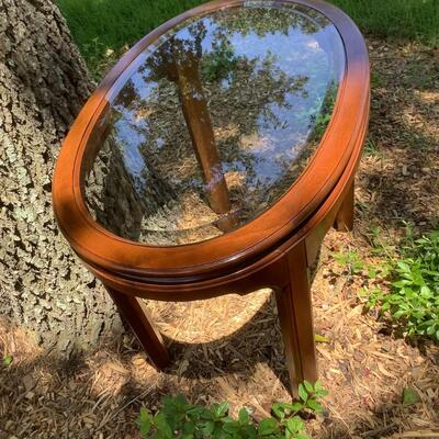 Glass and wood side table with lamp
