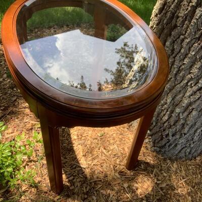 Glass and wood side table with lamp