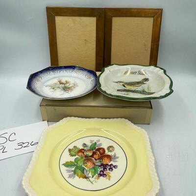 2 copper frames and 3 small plates