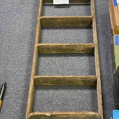 10â€™ wooden ladder