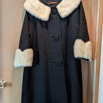 Absolutely Stunning Fabric Vintage Fur Collared Coat