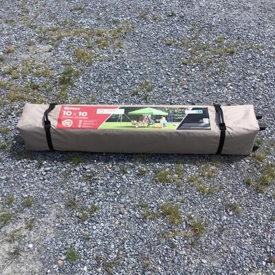 5251 Like New 10 x 10 Canopy in Rolling Case