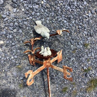 5252 Metal Bird with Bird Nest Garden Weathervane