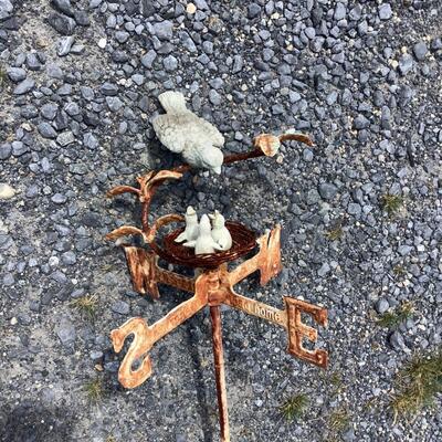 5252 Metal Bird with Bird Nest Garden Weathervane