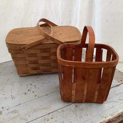 5289 Set of Two Vintage Baskets