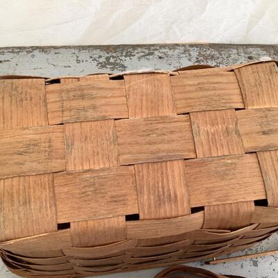 5289 Set of Two Vintage Baskets