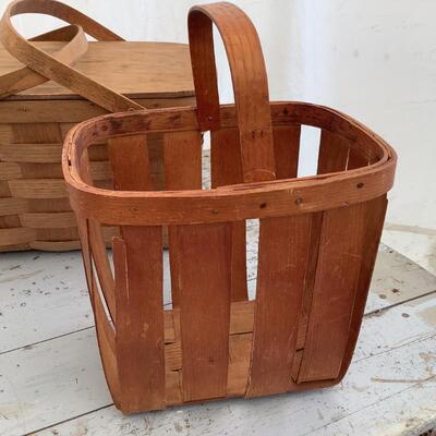5289 Set of Two Vintage Baskets