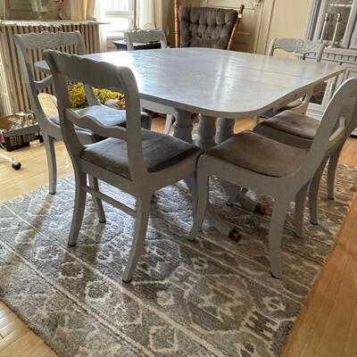 DR19-Kitchen Table with 6 Chairs and 2 additional leaves