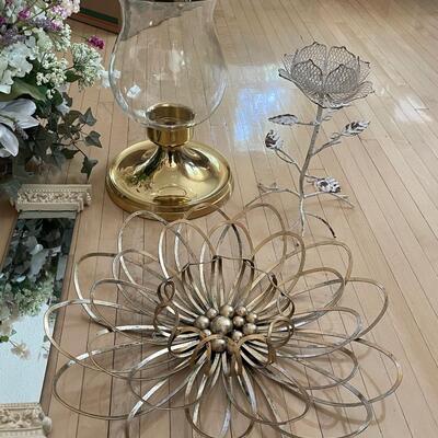 DR17-Decor Lot with large metal flower