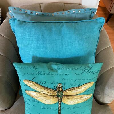 DR11-Turquoise Pillow Lot