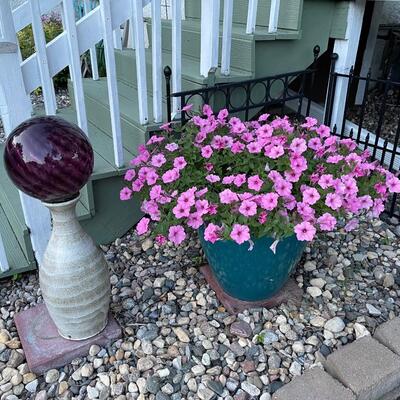 P13-Vase/gazing ball and planter with flowers