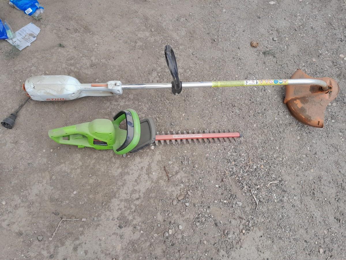 LOT 84 STIHL TRIMMER AND 22" PORTLAND HEDGE TRIMMER (SDS)